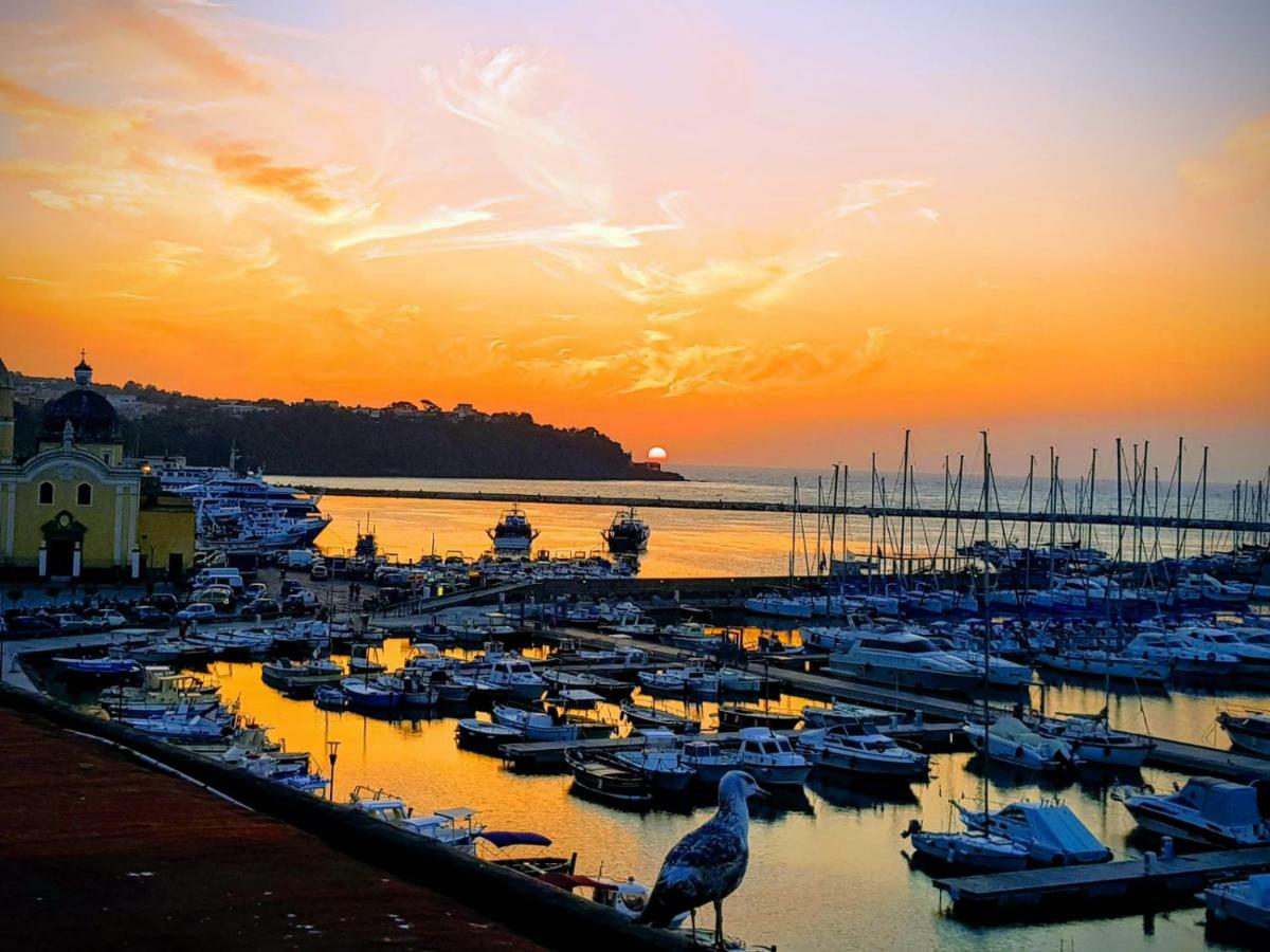 Casa Vacanze"Il Tramonto" Procida Bagian luar foto